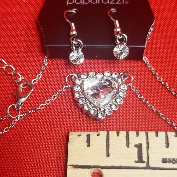 Paparazzi Earrings Necklace Set Out of the Glitteryness of Your Heart White - Picture 9 of 11